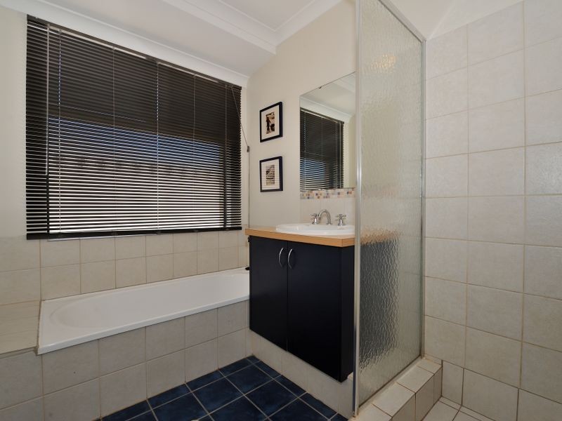 25 Chinchilla Parkway, Port Kennedy WA 6172