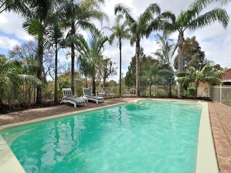 8 Blacksmith Drive, Wellard WA 6170