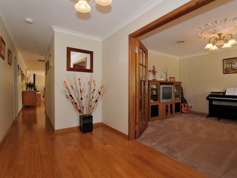 8 Blacksmith Drive, Wellard WA 6170