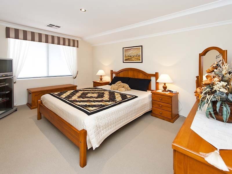 6 Alkimos Street, Rockingham WA 6168