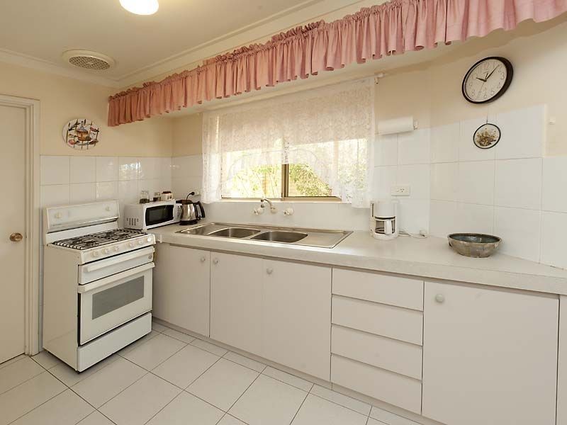 9/99 Simpson Avenue, Rockingham WA 6168