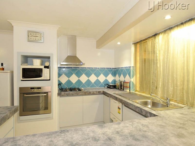 8 Chittering Place, Cooloongup WA 6168