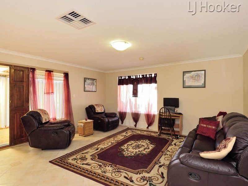 8 Chittering Place, Cooloongup WA 6168