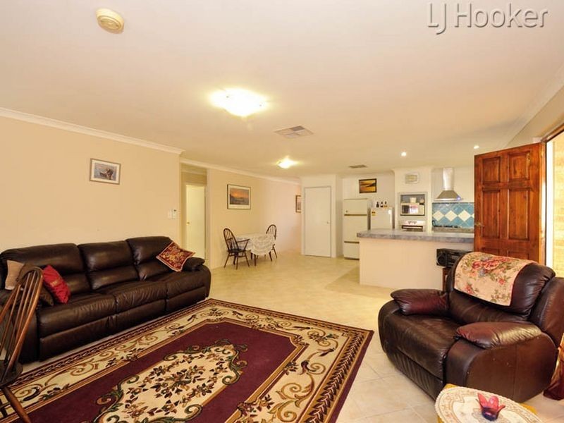 8 Chittering Place, Cooloongup WA 6168