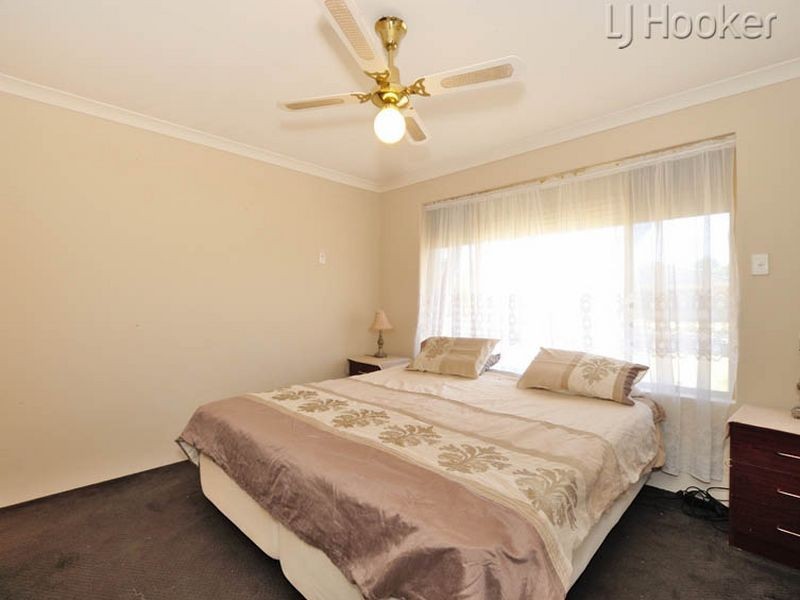 8 Chittering Place, Cooloongup WA 6168