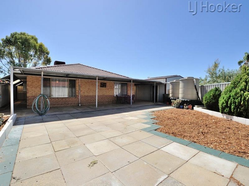 8 Chittering Place, Cooloongup WA 6168