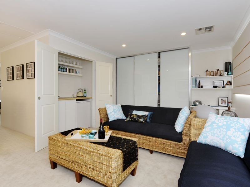 4 Lowlands Crescent, Secret Harbour WA 6173