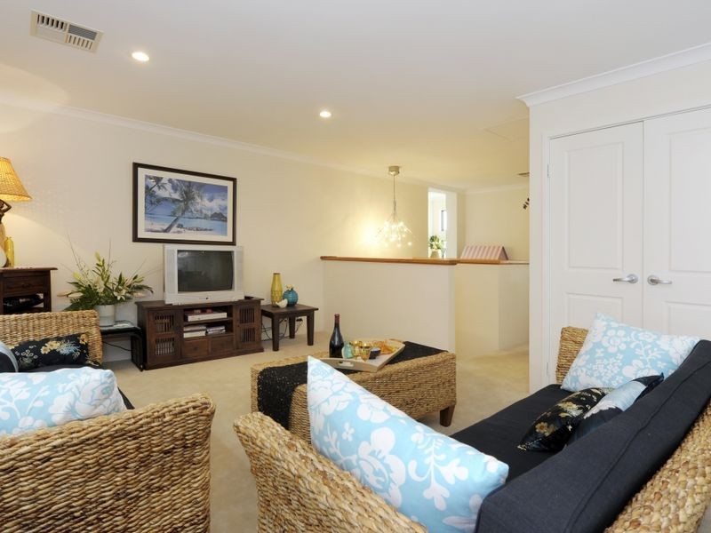 4 Lowlands Crescent, Secret Harbour WA 6173