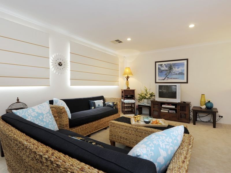 4 Lowlands Crescent, Secret Harbour WA 6173