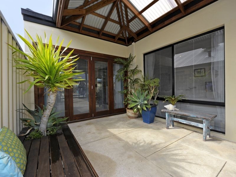 4 Lowlands Crescent, Secret Harbour WA 6173