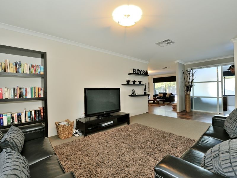 8 River Gums Boulevard, Baldivis WA 6171