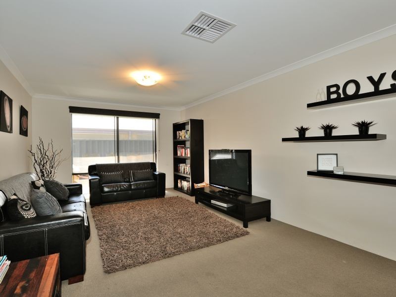 8 River Gums Boulevard, Baldivis WA 6171