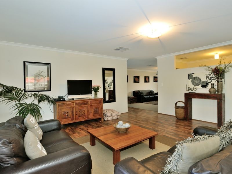 8 River Gums Boulevard, Baldivis WA 6171