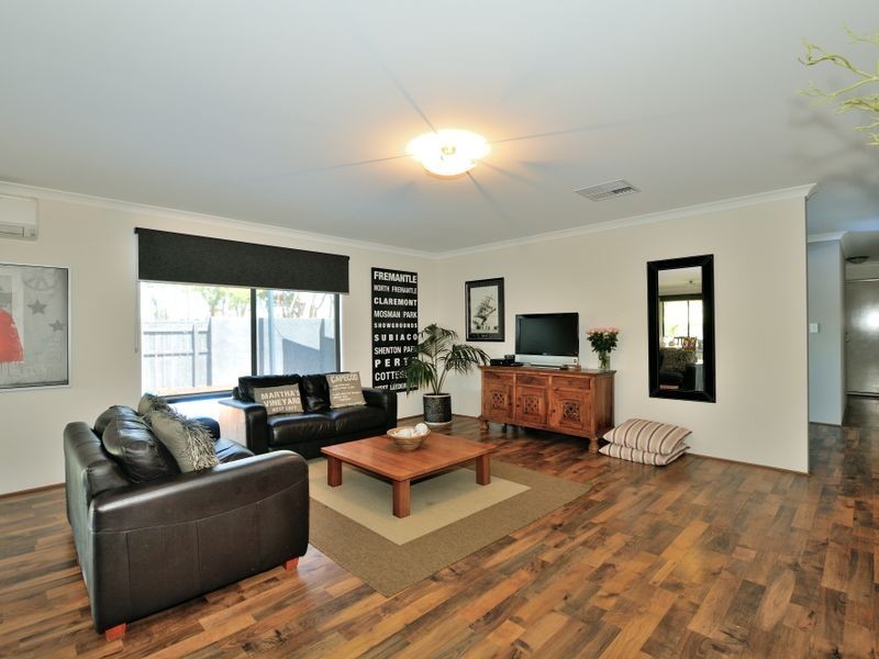 8 River Gums Boulevard, Baldivis WA 6171