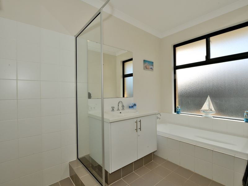 8 River Gums Boulevard, Baldivis WA 6171