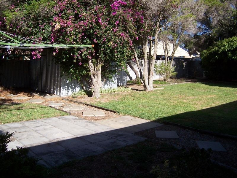 9 Jaugle Place, Waikiki WA 6169