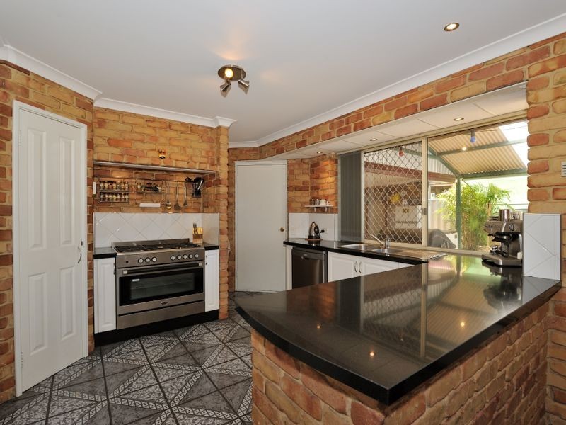 16 Balleroy Place, Port Kennedy WA 6172