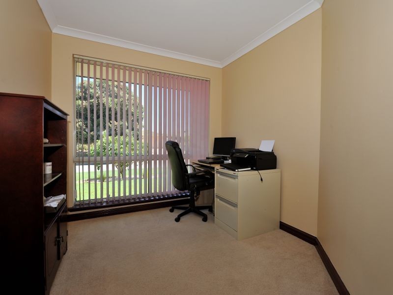 16 Balleroy Place, Port Kennedy WA 6172