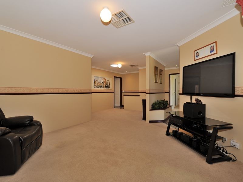 16 Balleroy Place, Port Kennedy WA 6172