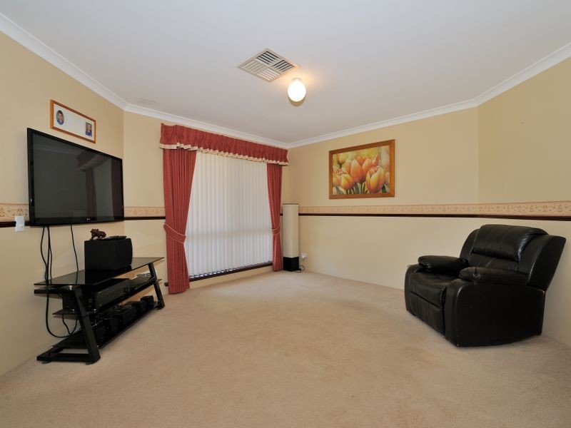 16 Balleroy Place, Port Kennedy WA 6172