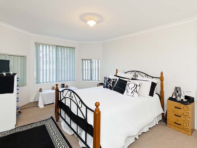 135 Grand Ocean Boulevard, Port Kennedy WA 6172