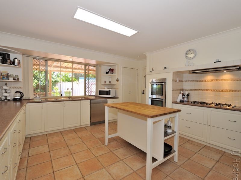 9 Fairway Place, Cooloongup WA 6168