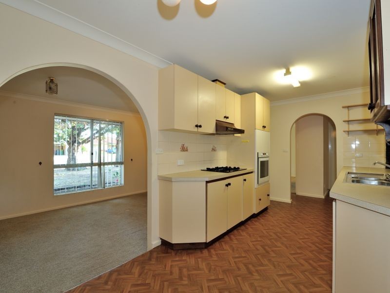 8 Holcombe Road, Warnbro WA 6169