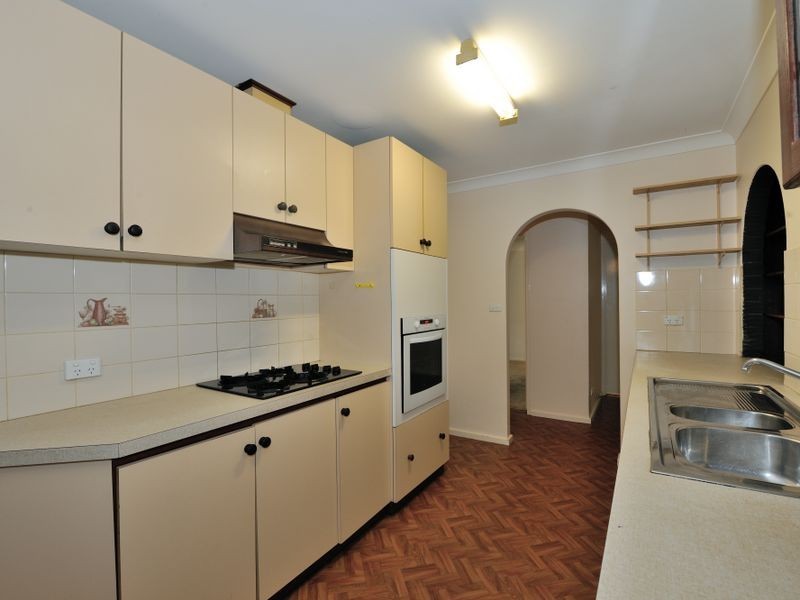 8 Holcombe Road, Warnbro WA 6169