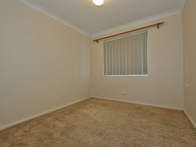 8 Holcombe Road, Warnbro WA 6169