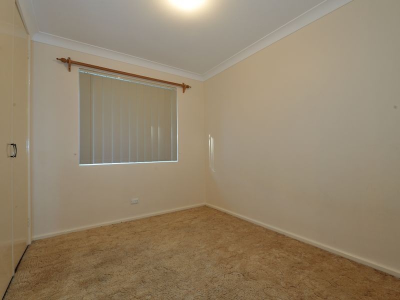 8 Holcombe Road, Warnbro WA 6169