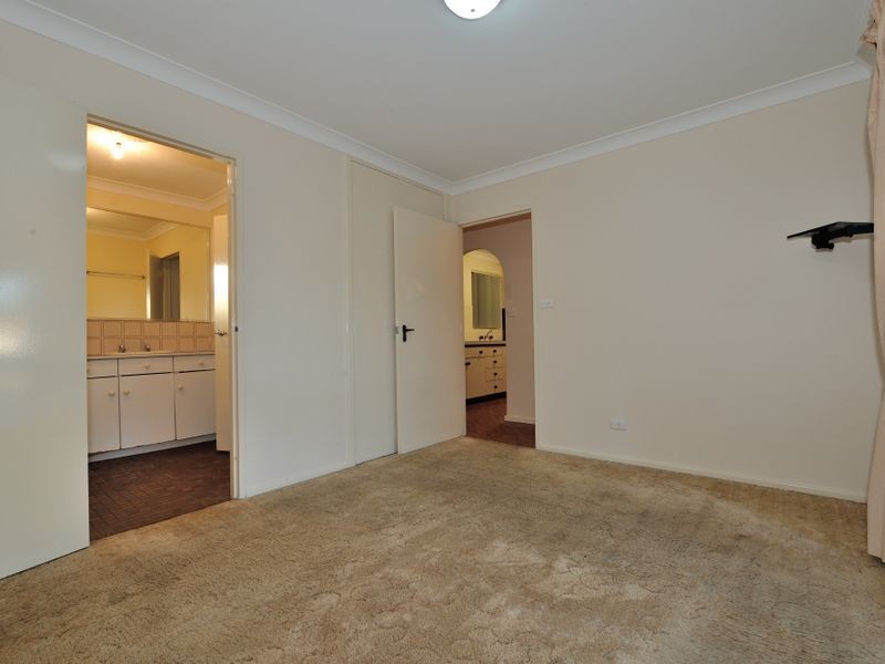 8 Holcombe Road, Warnbro WA 6169