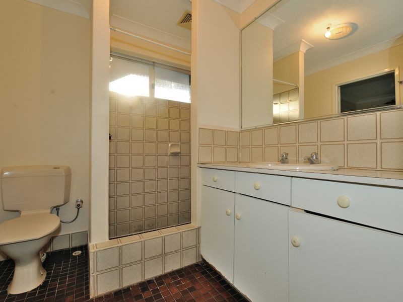 8 Holcombe Road, Warnbro WA 6169