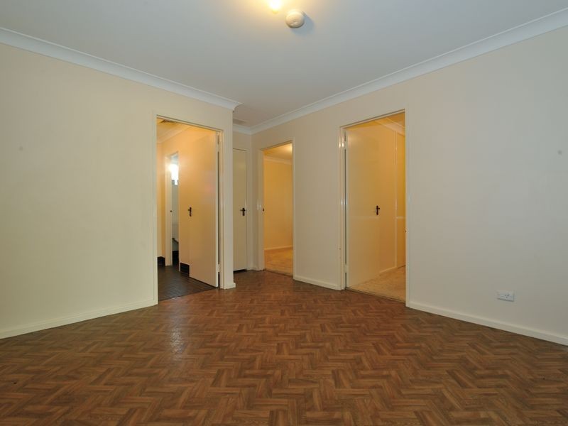 8 Holcombe Road, Warnbro WA 6169