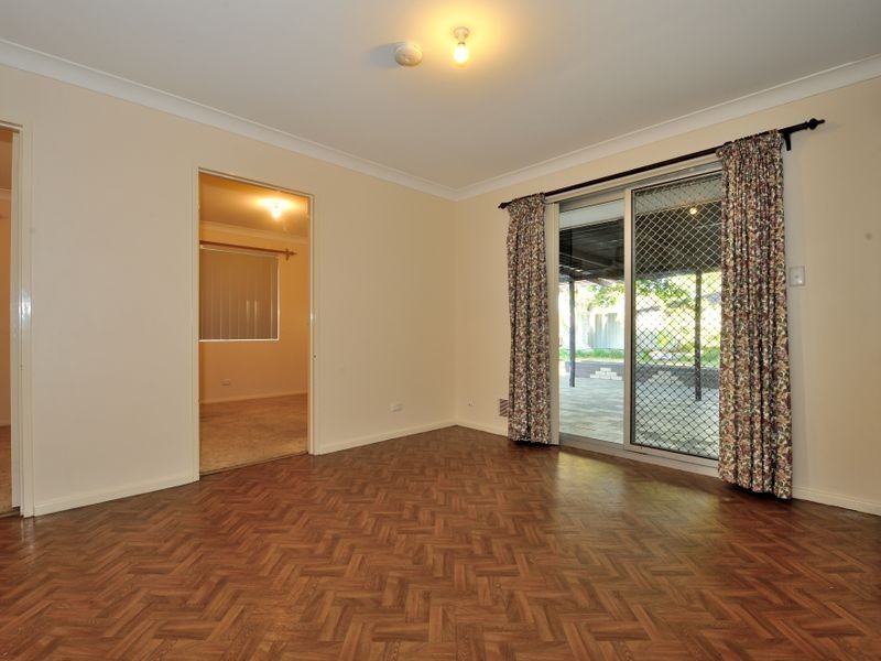 8 Holcombe Road, Warnbro WA 6169