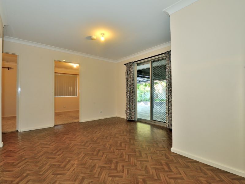 8 Holcombe Road, Warnbro WA 6169