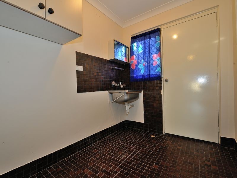 8 Holcombe Road, Warnbro WA 6169