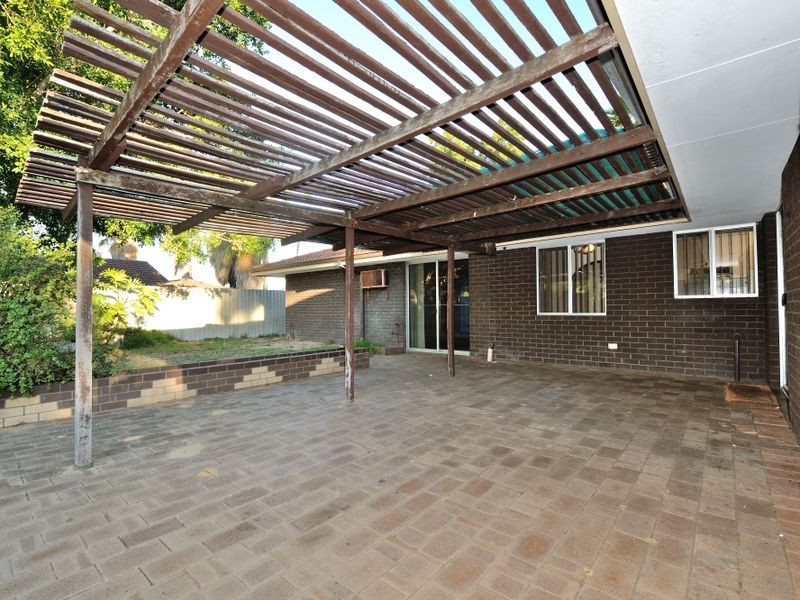 8 Holcombe Road, Warnbro WA 6169
