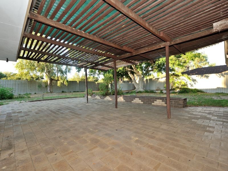 8 Holcombe Road, Warnbro WA 6169