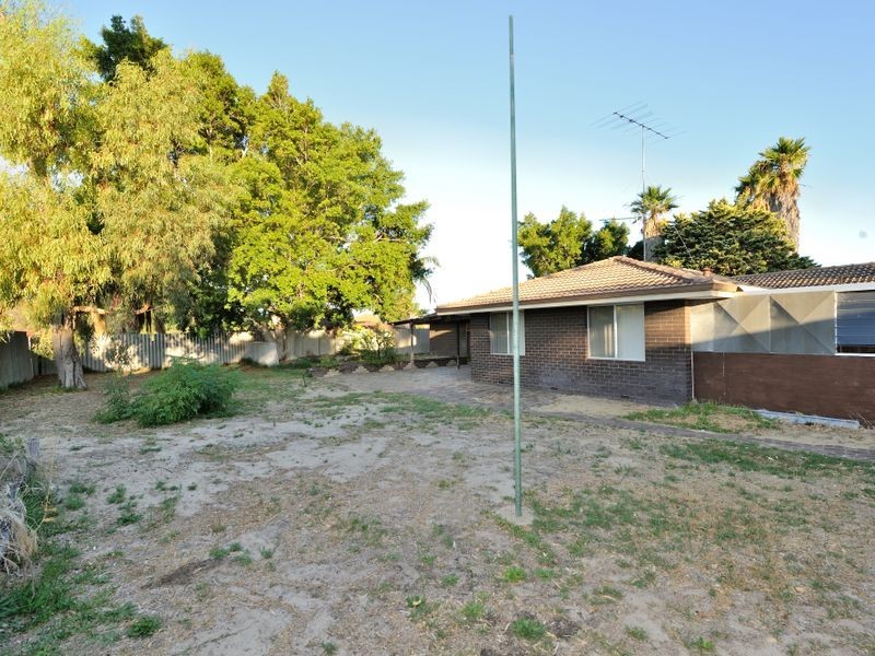 8 Holcombe Road, Warnbro WA 6169