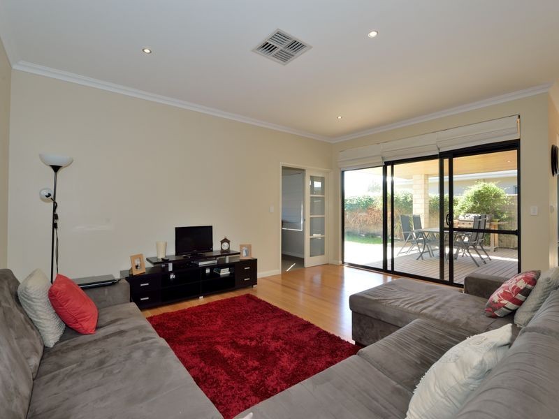 43 Three Bears Loop, Secret Harbour WA 6173