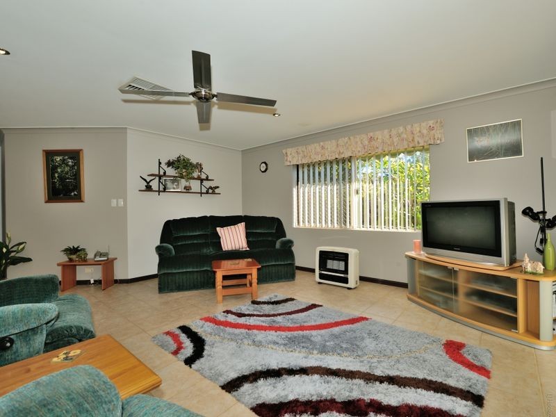 4 Trafalgar Gardens, Port Kennedy WA 6172