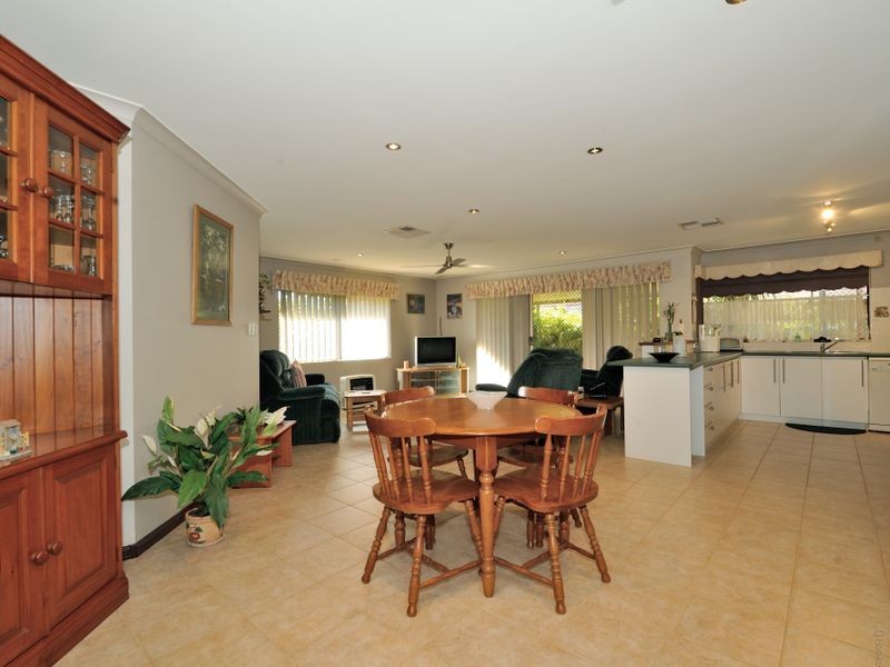 4 Trafalgar Gardens, Port Kennedy WA 6172