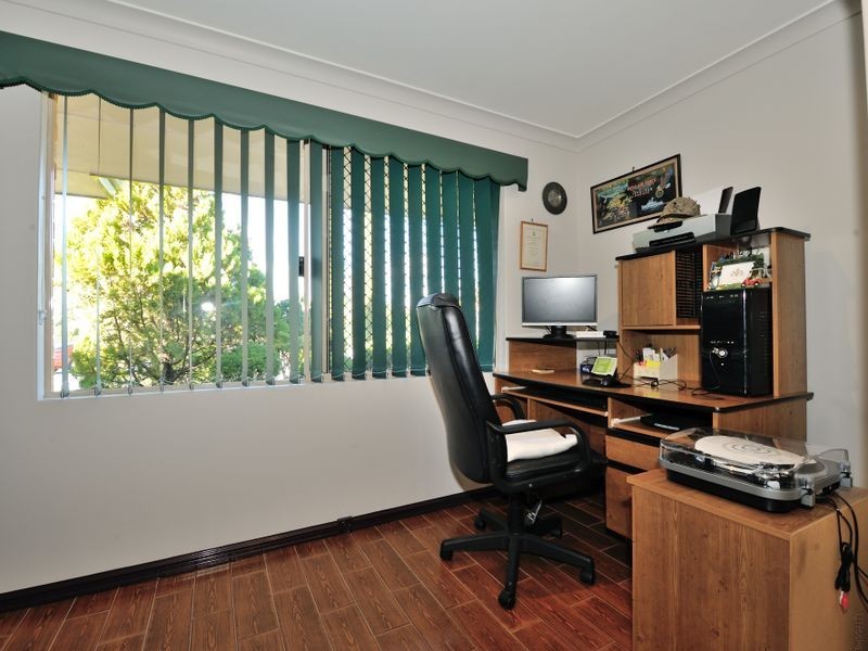 4 Trafalgar Gardens, Port Kennedy WA 6172