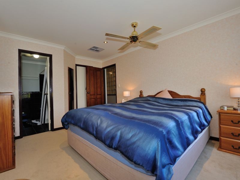 4 Trafalgar Gardens, Port Kennedy WA 6172