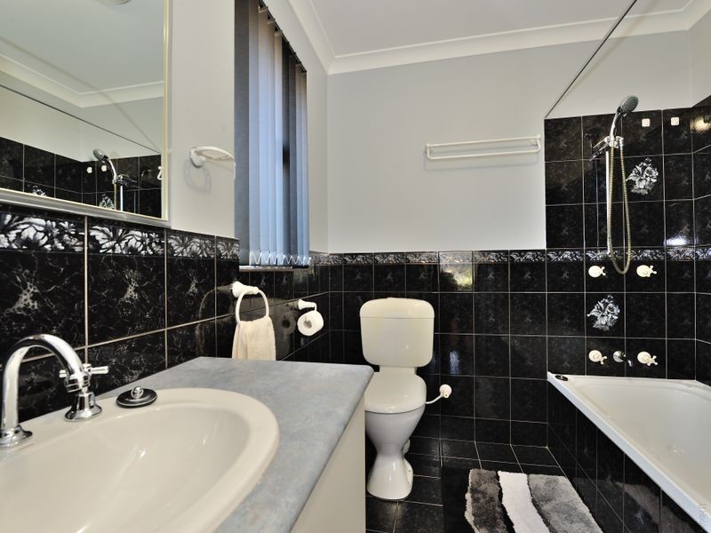 4 Trafalgar Gardens, Port Kennedy WA 6172