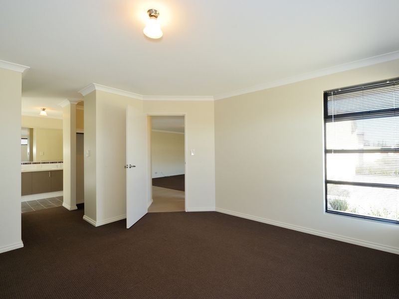 27 Frenchmans Crescent, Secret Harbour WA 6173