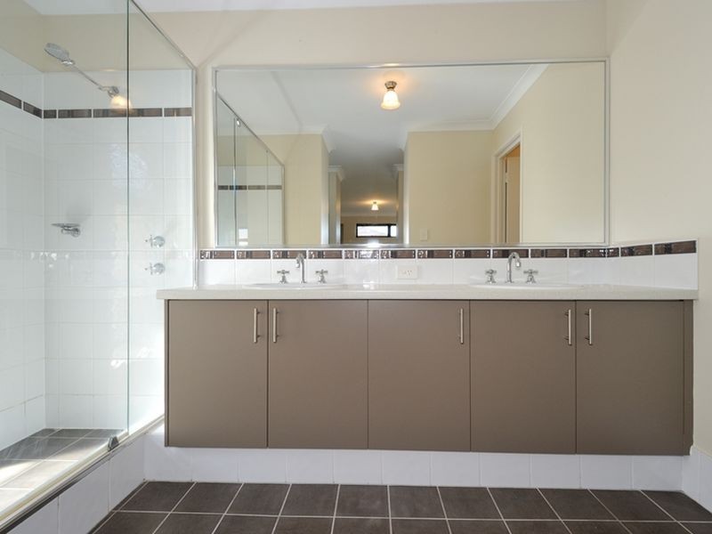 27 Frenchmans Crescent, Secret Harbour WA 6173