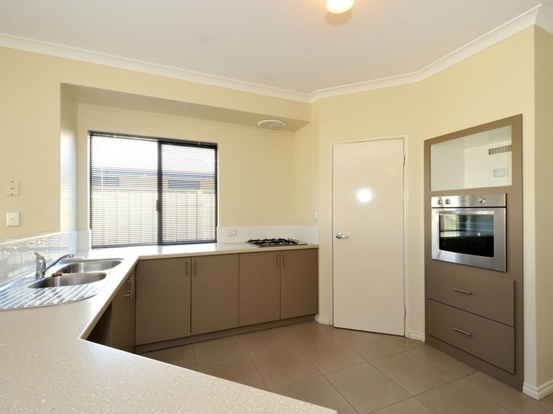 27 Frenchmans Crescent, Secret Harbour WA 6173