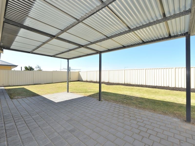 27 Frenchmans Crescent, Secret Harbour WA 6173