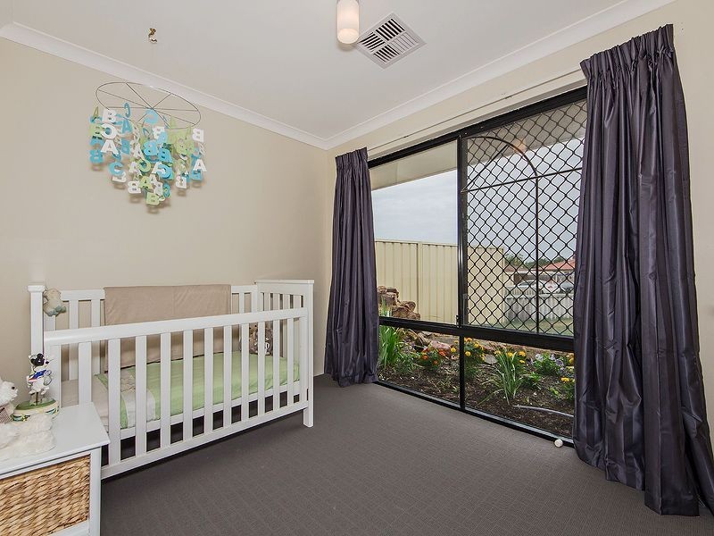 19 Narooma Close, Waikiki WA 6169